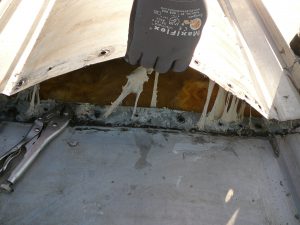 Poor sealant adhesion to the roof panels